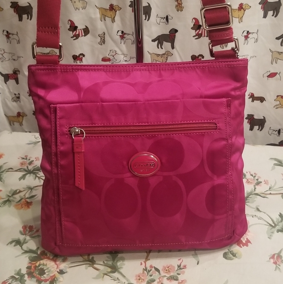 Coach Handbags - 💟Like New Pink Coach Crossbody!